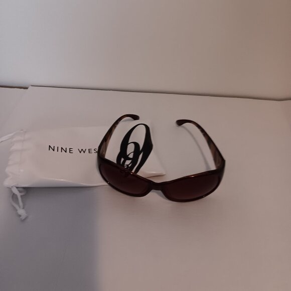 NINE WEST WOMEN'S BROWN TORTOISE SHELL SUNGLASSES GUC - Picture 1 of 3